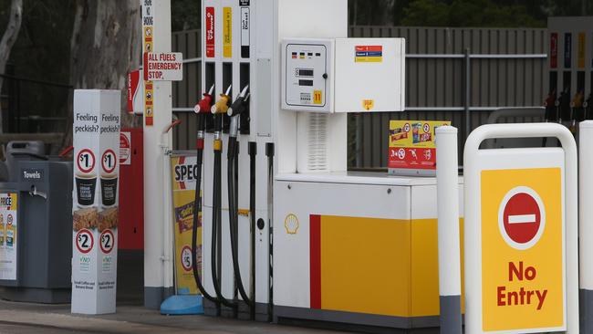 The Shell service station at Talem Bend has been listed as an exposure site in SA. Picture: NCA NewsWire / Emma Brasier