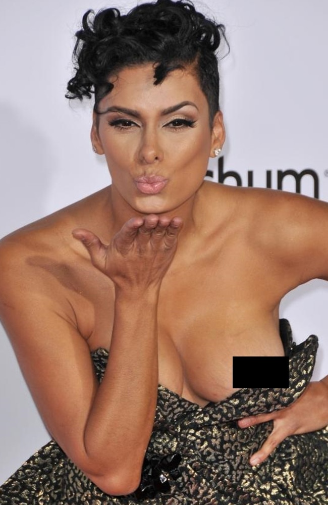 Vince Vaughn gets eyeful as Laura Govan suffers nip slip at