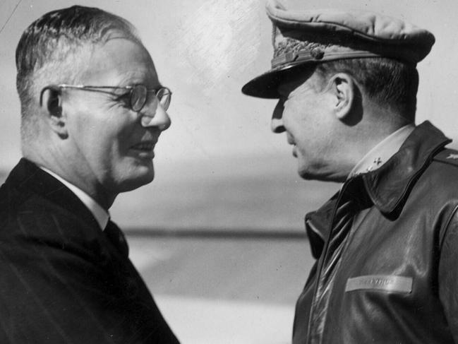 Prime minister John Curtin meets US General Douglas MacArthur in 1943.