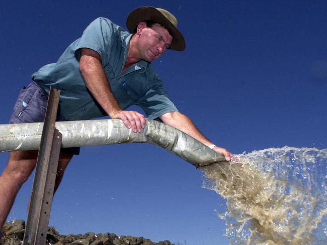 Bowenville cotton farmer Kim Bremmer inspecting irrigation pumps on his Queensland property 26 Feb 2001. farm qld water