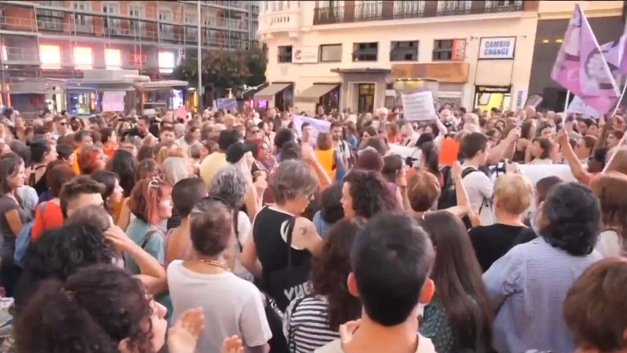 ‘Committed a big mistake’: Hundreds gather to protest Rubiales World Cup kiss