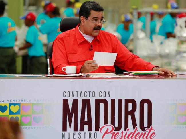 Handout picture released by the Venezuelan presidency showing Venezuelan President Nicolas Maduro during a television programme in Caracas on January 8, 2017. / AFP PHOTO / Presidencia de Venezuela / HO / RESTRICTED TO EDITORIAL USE - MANDATORY CREDIT AFP PHOTO / PRESIDENCIA VENEZUELA - NO MARKETING - NO ADVERTISING CAMPAIGNS - DISTRIBUTED AS A SERVICE TO CLIENTS