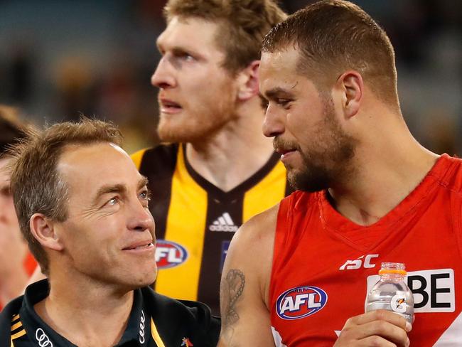 MELBOURNE, AUSTRALIA - JULY 28: Alastair Clarkson, Senior Coach of the Hawks and Lance Franklin of the Swans chat during the 2017 AFL round 19 match between the Hawthorn Hawks and the Sydney Swans at the Melbourne Cricket Ground on July 28, 2017 in Melbourne, Australia. (Photo by Michael Willson/AFL Media/Getty Images)