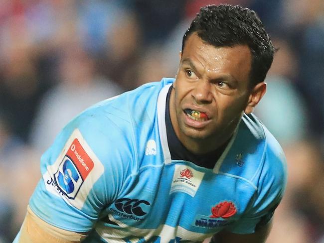 SYDNEY, AUSTRALIA - MAY 05:  Kurtley Beale of the Waratahs holds his arm during the round 12 Super Rugby match between the Waratahs and the Blues at Lottoland on May 5, 2018 in Sydney, Australia.  (Photo by Mark Evans/Getty Images)