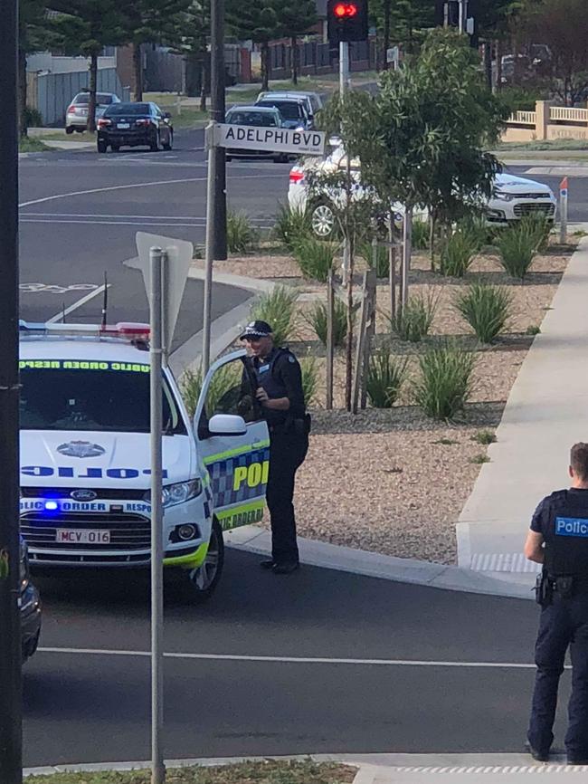 Police investigate the shooting. Picture: Debbie Richards