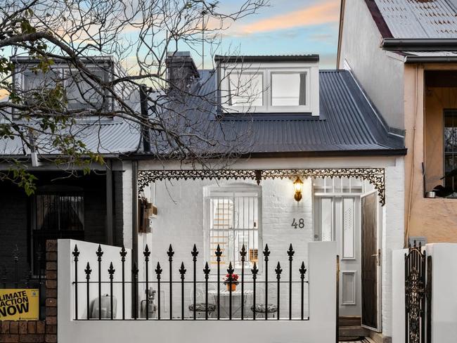 48 Gottenham St, Glebe, 360 enquiries, 198 groups through. , Agent: Matthew Carvalho, Ray White Surry Hills. Sold for $1,915,000. NSW real estate.