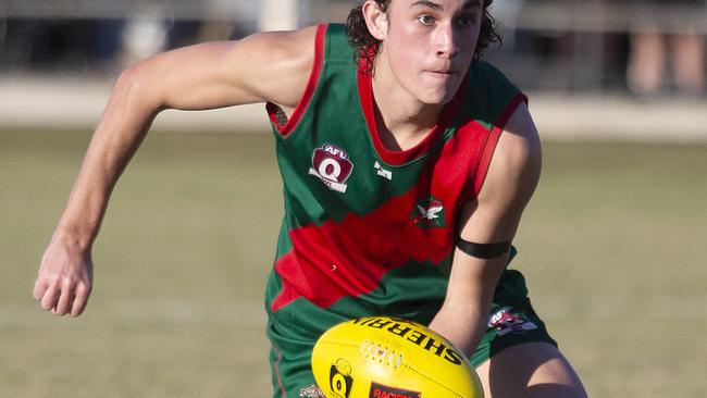 Sandgate’s Griffin Paine passes.(Image Sarah Marshall)