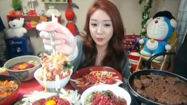 There's a sensation sweeping the South Korean nation: watching people eat food online. This woman is a seasoned ...