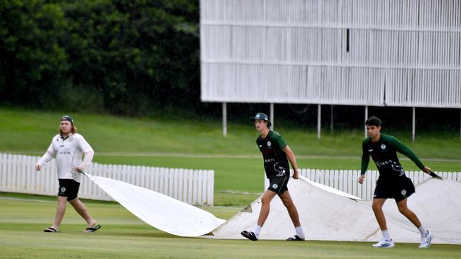 The covers come on. Bulls Masters first grade South Brisbane v University. Saturday January 11, 2025. Picture, John Gass