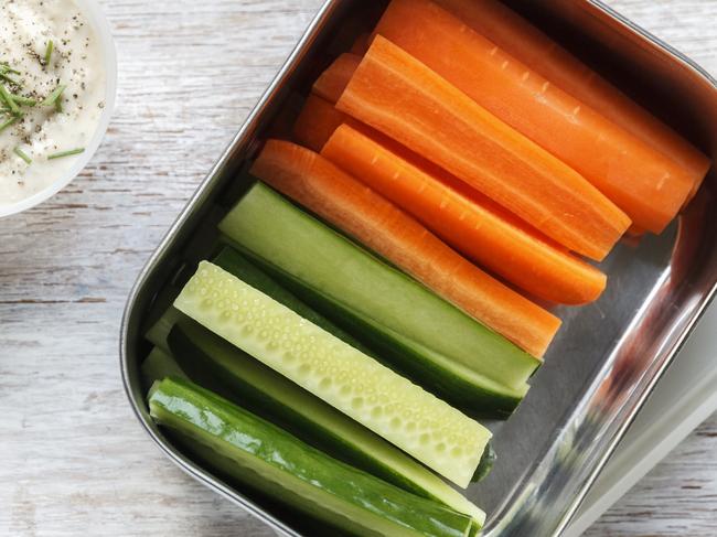 Vegetable sticks with oat dip