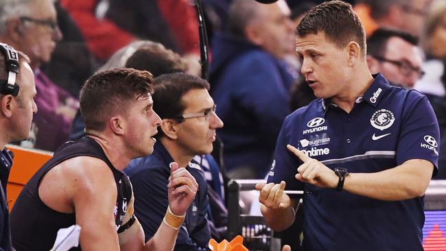 Bolton speaks with skipper Marc Murphy during the round 12 clash with GWS last season. Picture: Getty Images