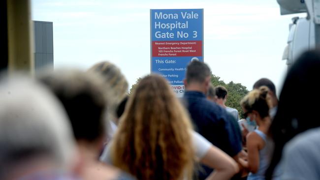 A line of people outside Mona Vale Hospital waiting for a COVID-19 test on Thursday. Picture: NCA NewsWire / Jeremy Piper