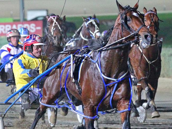 Race 7: Tabcorp Park, Friday 30-5-2014 University Foods 4YO & 5YO Championship (Group 2) Winner: Lennytheshark (1) Trainer: David Aiken; Driver: Chris Alford Race Distance: 2,240 metres Mile Rate: 1.56.5 photography: Stuart McCormick