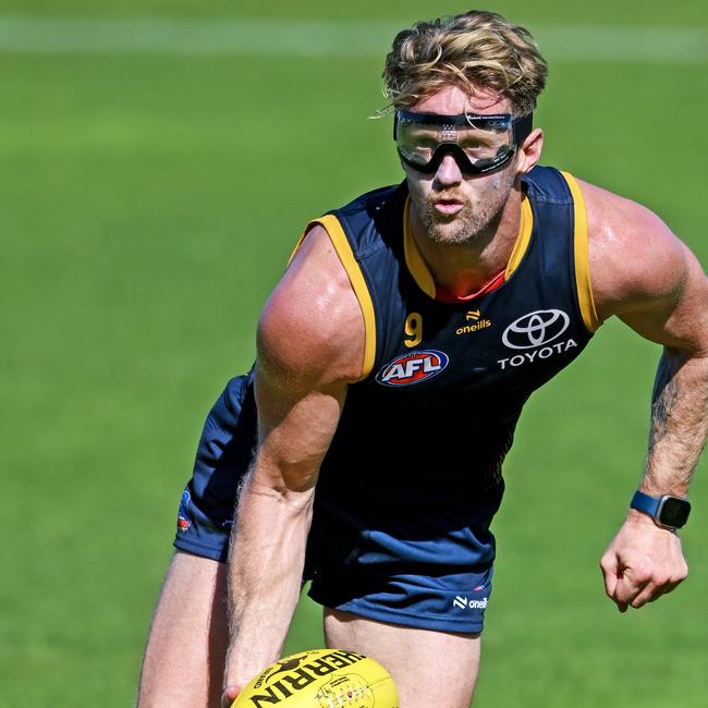 The 34-year-old had spent the past few months trialling different protective eyewear to return to play but ultimately decided not to risk another injury. Picture: Mark Brake / Getty Images