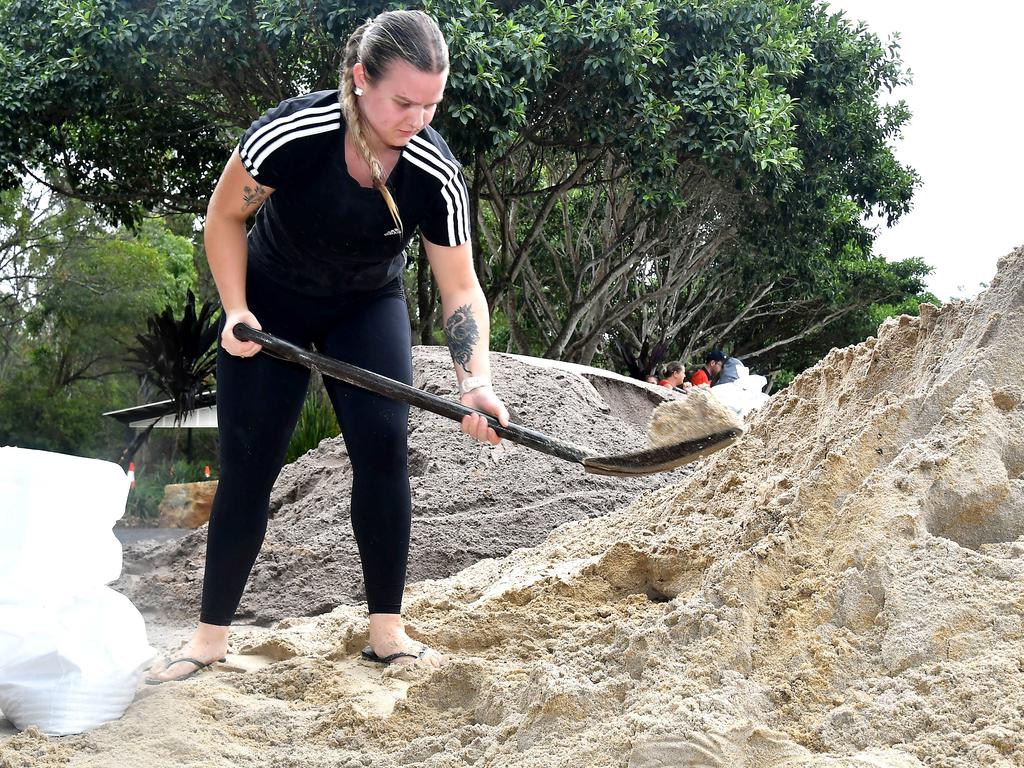 Residents sandbagging ahead of the cyclone at Capalaba east of Brisbane Picture: NewsWire / John Gass