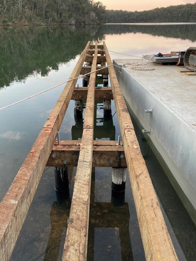 Repairs at the Captain Creek jetty, Mallacoota.