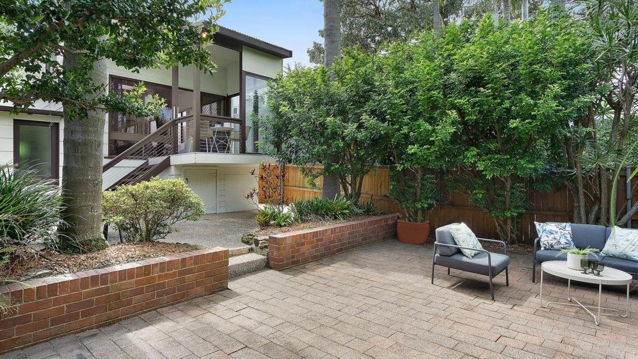 160 Hall St, Bondi Beach sold for $4.45m.