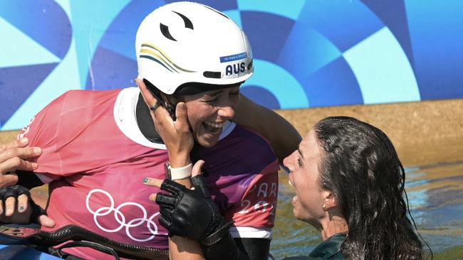 Australia's Jessica Fox (R) congratulates her sister Noemie for winning in the women's kayak cross final. Picture: Bertrand Guay/AFP