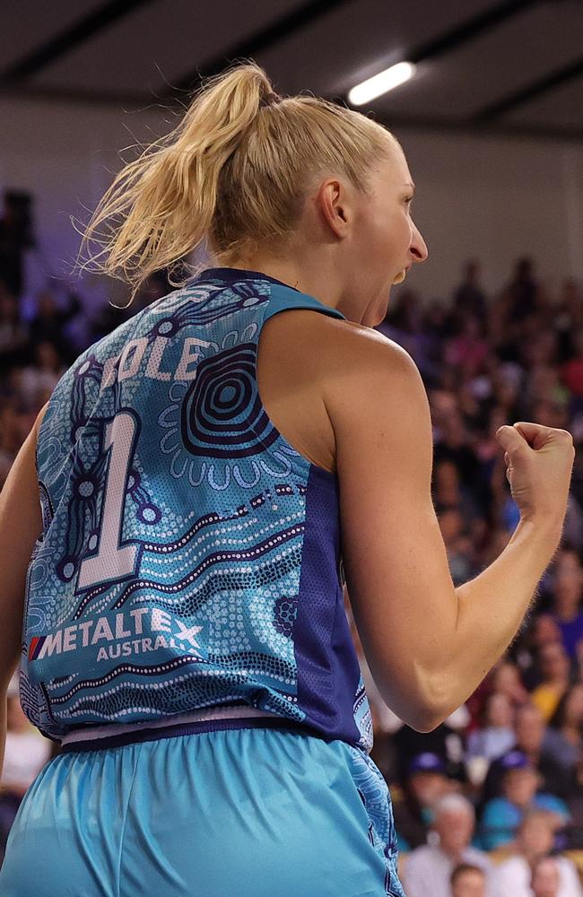 Rebecca Cole (c) of the Flyers reacts during the round one WNBL match between Southside Flyers and Melbourne Boomers. (Photo by Kelly Defina/Getty Images)