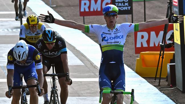 Australia's Mathew Hayman (R) celebrates as he crosses the finish line ahead of Belgium's Tom Boonen (L), Great Britain's Ian Stannard (3rdL), and Belgium's Sep Vanmarcke (2ndL) at the end of the 114th edition of the Paris-Roubaix one-day classic cycling race, between Compiegne and Roubaix, on April 10, 2016, in Roubaix, northern France. AFP PHOTO / FRANCOIS LO PRESTI