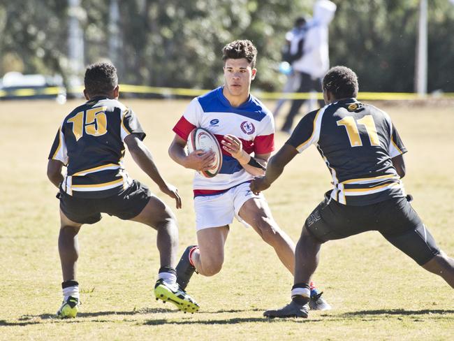 Jovan Reveneau, Darling Downs comes face to face with Jesuah Wini and James Kelleher, Capricornia. Darling Downs vs Capricornia. Queensland School Sport 14-15 years Rugby Union State Championships. Friday, 9th Aug, 2019.