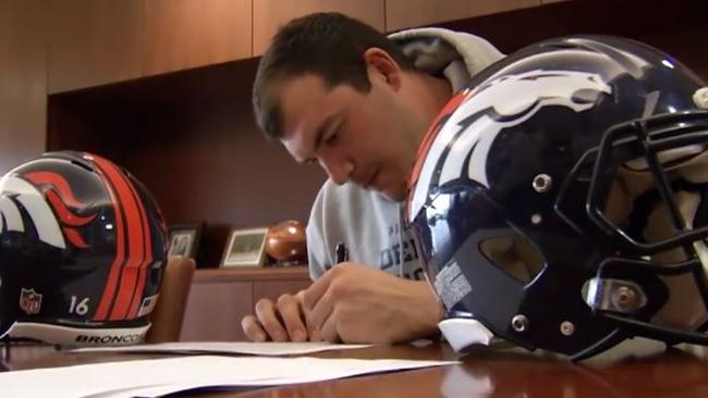 Adam Gotsis signs his contract with the Broncos.