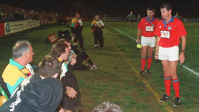 Bill Harrigan speaks to Phil Gould before sending him from field in July 1994.