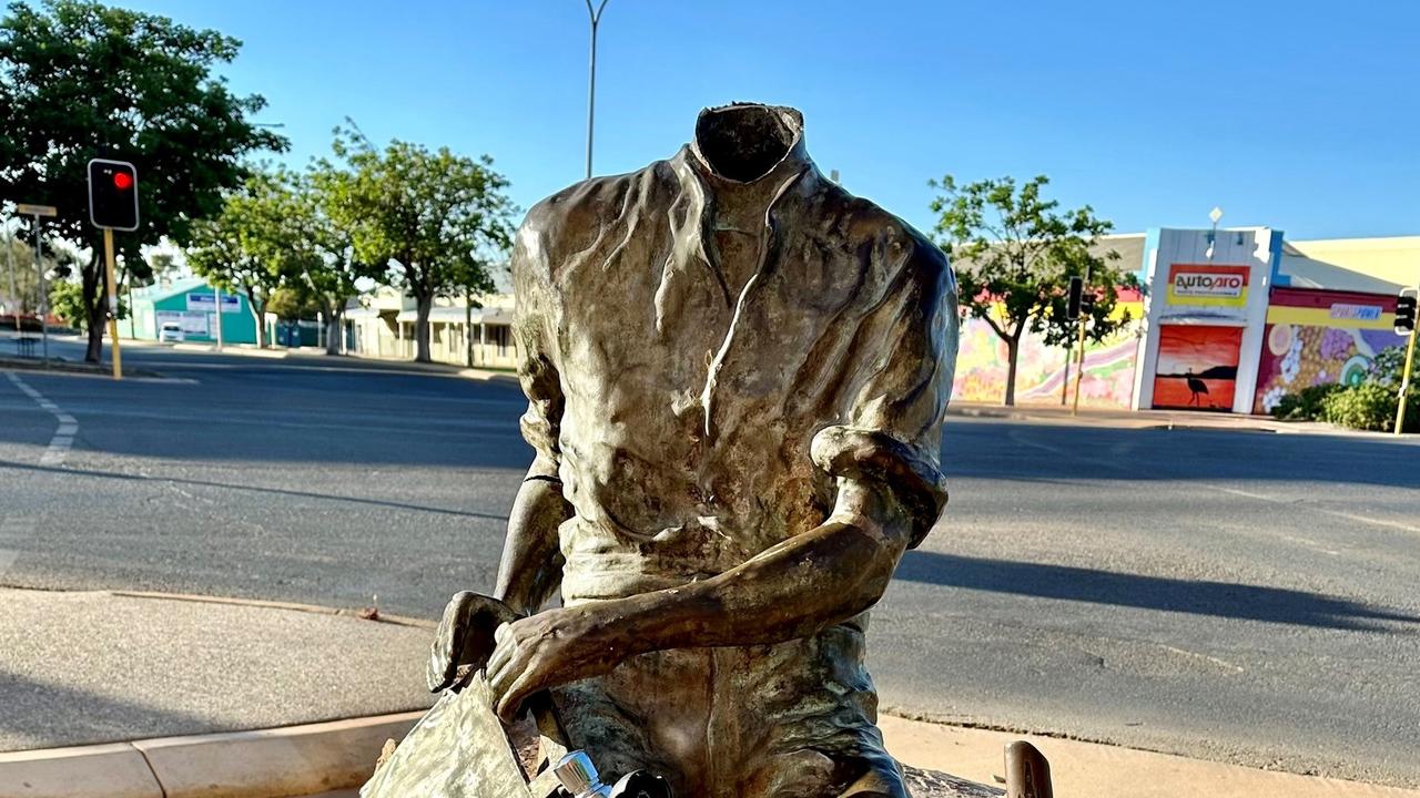 WA Police said the statue of Goldfields pioneer Paddy Hannan had its head removed some time between 11pm Wednesday and midnight. Picture: ABC / Giulia Bertoglio