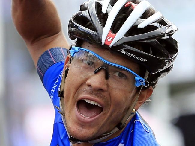 Colombian Julian Arredondo celebrates his victory as he crosses the finish line of the 18th stage of the 97th Giro d'Italia, Tour of Italy, cycling race from Belluno to Rifugio Panarotta on May 29, 2014 in Rifugio Panarotta. AFP PHOTO/LUK BENIES