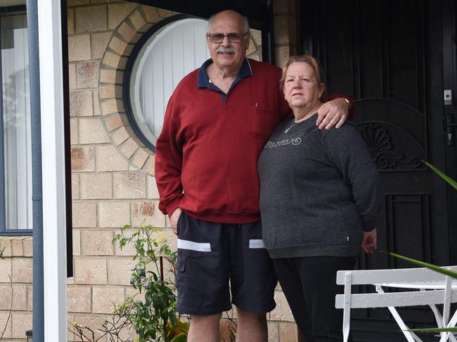 Derek and Lorraine Mendieta at home in the Tweed. They are angry retirees fed up waiting for hours to get to grandchildren in Qld. Picture: NCA NewsWire/Steve Holland