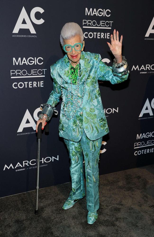 Fans pay tribute to Iris Apfel, beloved fashion icon, dead at 102 The