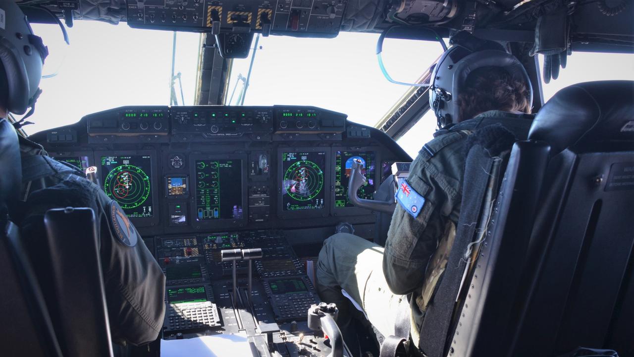 C27-J Spartan flies from Townsville RAAF Base to Macrossan in ADF ...