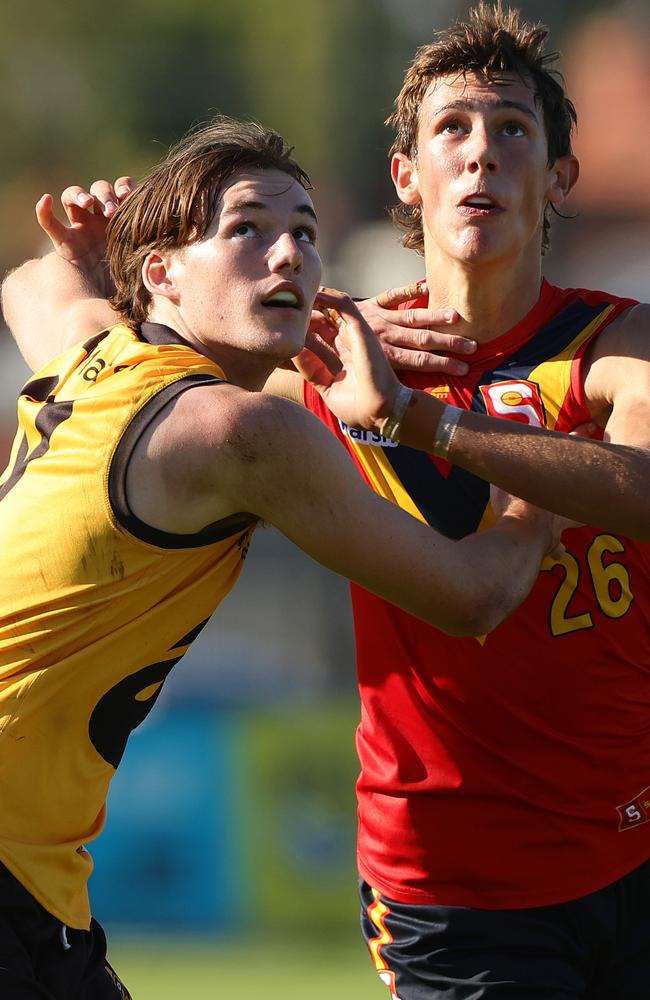 WA’s Max Rohr goes head-to-head with Harry Ramm. Picture: Sarah Reed/AFL Photos