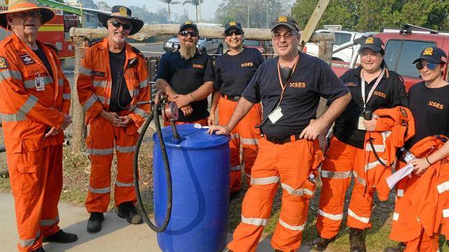 Caves residents began evacuation procedures late Friday November 30 as fires break out again: Rockhampton, Keppel Sands and Yaamba SES crews. Picture: Jann Houley