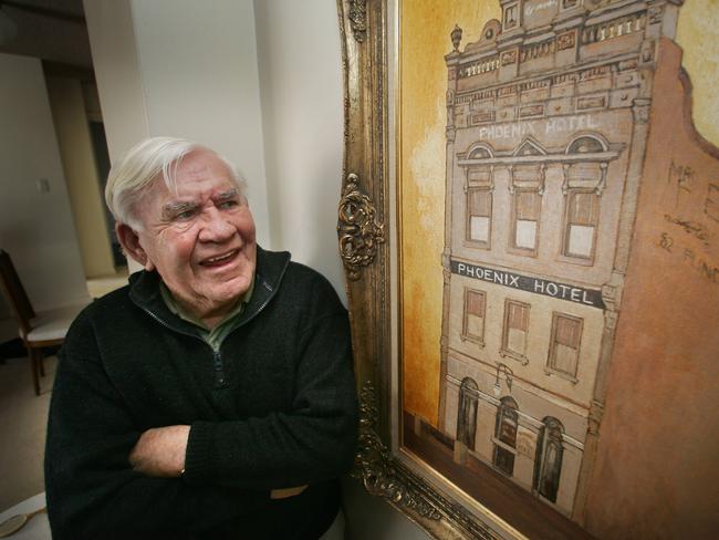 Lou Richards with a painting of the Phoenix Hotel in 2006. Picture: Rob Leeson