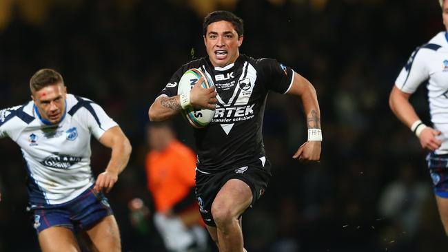 Kevin Locke of New Zealand breaks clear.