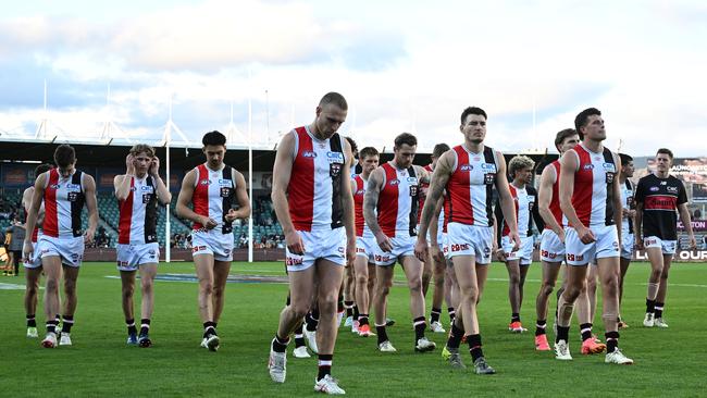 Saints players look dejected after the loss to Hawthorn in Launceston. (Photo by Steve Bell/Getty Images)