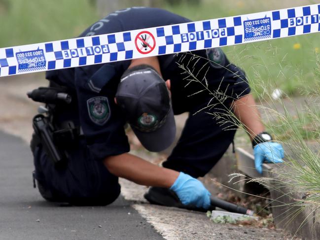 SYDNEY, AUSTRALIA - NewsWire Photos NOVEMBER 30, 2020: Police officers search Rymill Road in Tregear where a shooting occurred. Two gunmen are on the run after shooting a Sydney man dead inside his home.Picture: NCA NewsWire / Damian Shaw