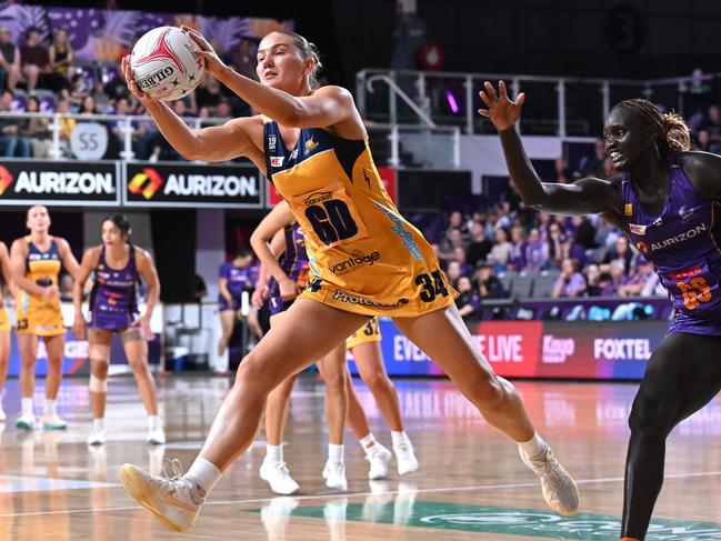 Courtney Bruce takes possession. Picture: Getty Images