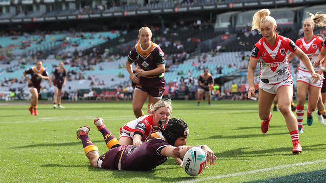 Brisbane’s Lavinia Gould stretches out to score a try against St George Illawarra at ANZ Stadium. Picture: Brett Costello