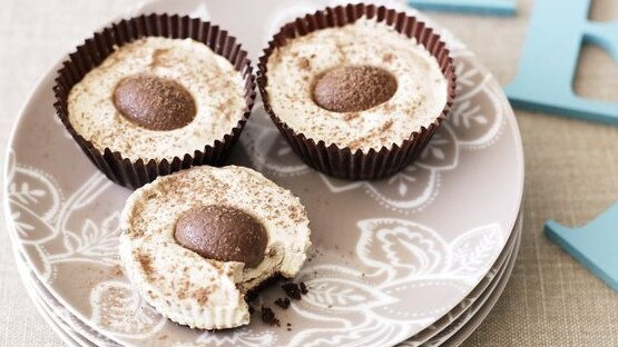 Use some little Easter eggs to make these cheesecakes.