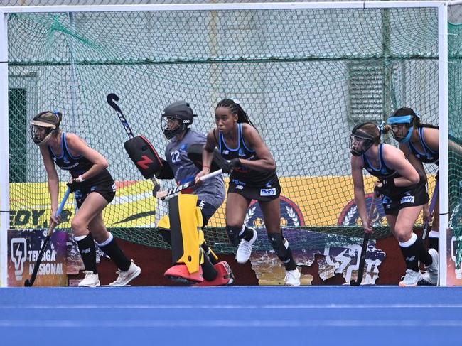 Territory Stingers women lining up in defence in the goal mouth. Picture: Hockey NT / Territory Stingers