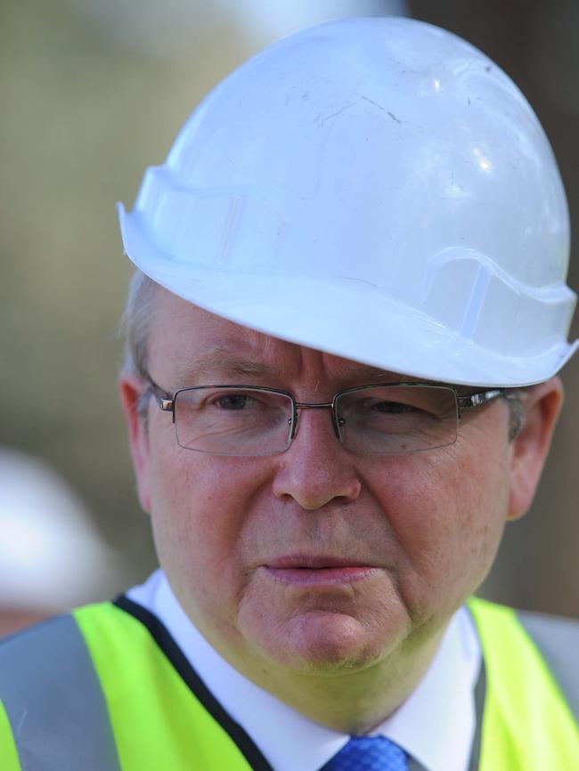 Kevin Rudd in a hard-hat in 2013. (Pics: Lukas Coch/AAP)