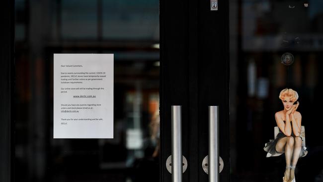 A restaurant displays a closed sign in Melbourne’s Chapel Street.