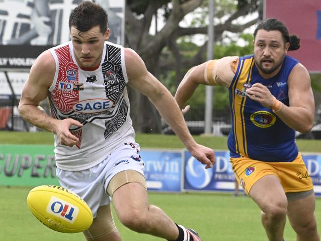 Southern Districts’ Jack Ganley only has eyes for the ball during his side’s NTFL thriller against Wanderers on Saturday. Picture: Julianne Osborne