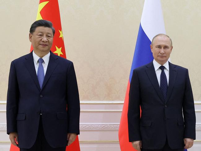 China's President Xi Jinping and Russian President Vladimir Putin during their trilateral meeting on the sidelines of the Shanghai Cooperation Organisation (SCO) leaders' summit in Samarkand on September 15, 2022. (Photo by Alexandr Demyanchuk / SPUTNIK / AFP)