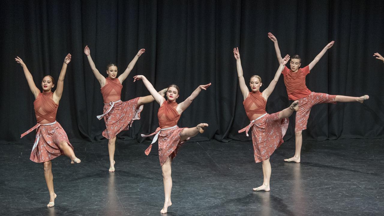 Albany Creek State High School A compete in the Year 9 and under Neo-Classical/Slow Modern Group Education School. The 76th City of Toowoomba Eisteddfod. Thursday, August 4, 2022. Picture: Nev Madsen.