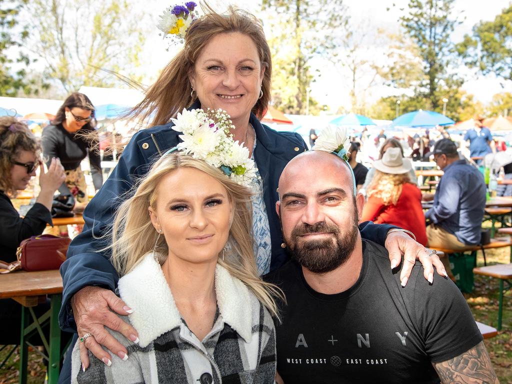 Suzzane Duck with Denika Roy and Paul Travia. Festival of Food and Wine, Queens Park, Toowoomba Carnival of Flowers. Saturday September 10, 2022 Picture: Bev Lacey