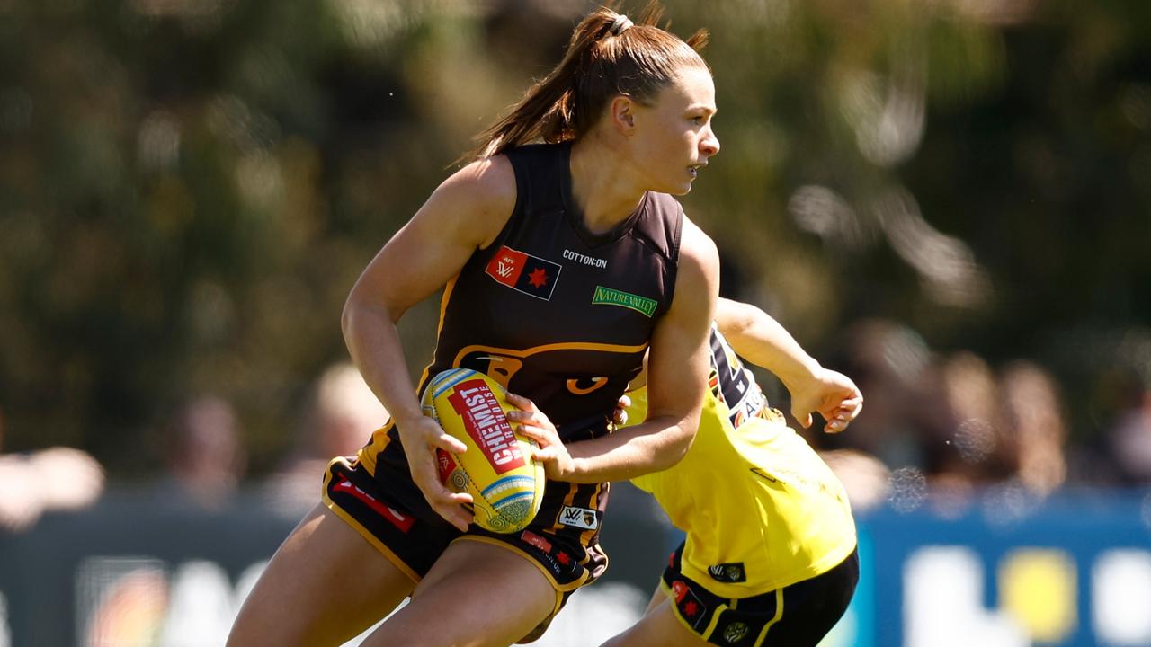 Hawthorn star Aileen Gilroy has spent periods of time in the midfield to keep opponents – and her teammates – on their toes. Picture: Michael Willson / Getty Images