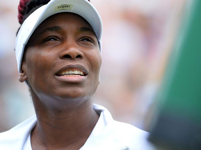 US player Venus Williams talks to the umpire before her women's singles second round match against Greece's Maria Sakkari on the fourth day of the 2016 Wimbledon Championships at The All England Lawn Tennis Club in Wimbledon, southwest London, on June 30, 2016. / AFP PHOTO / GLYN KIRK / RESTRICTED TO EDITORIAL USE